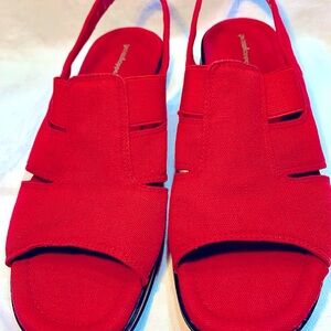 Women Grasshopper Sandals Red Cloth Heel Strap Padded Insoles sz 9M Comfortable